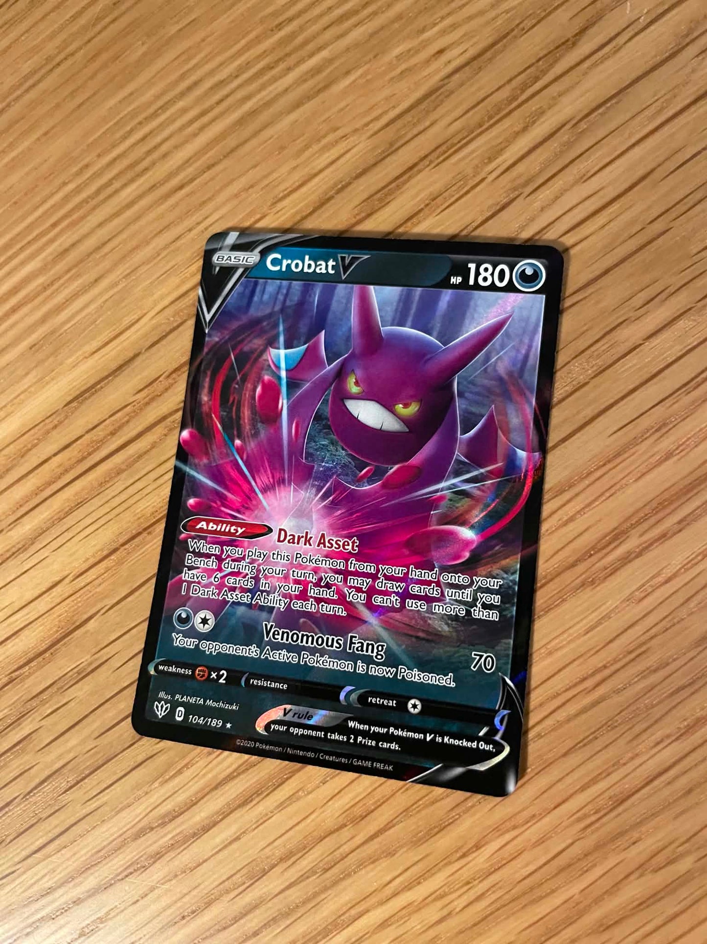Crobat V 104/189 – Ultra Rare – Darkness Ablaze